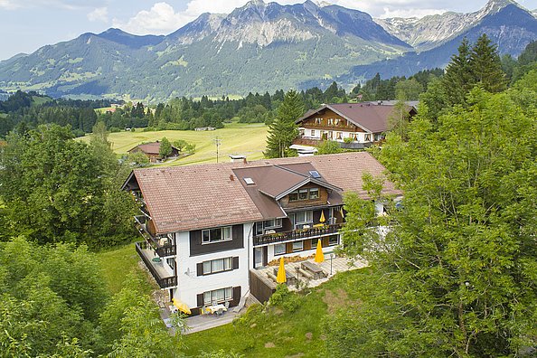 Hausansicht im Sommer