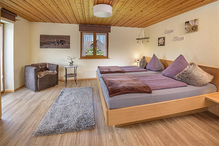 Schlafzimmer 1