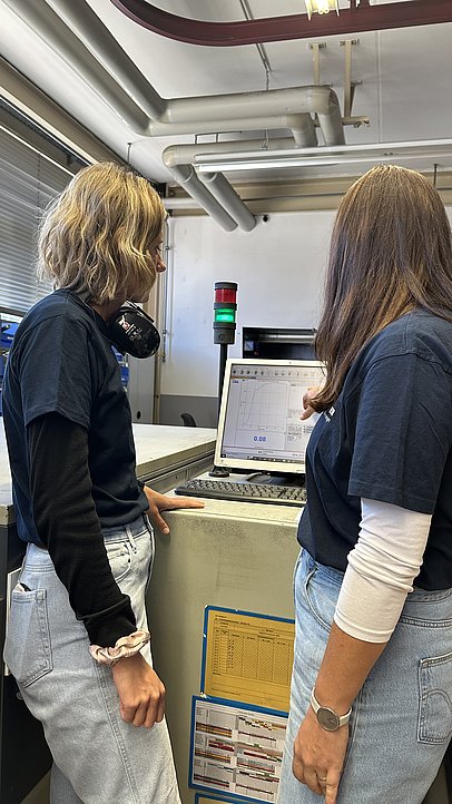 Volle Konzentration bei der Überwachung von Versuchen