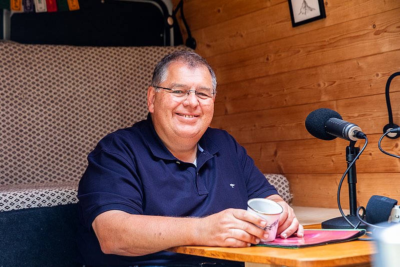 Simon Gehring vom Verein mundART Allgäu e.V. im Podcast-Bus Simon Gehring vom Verein mundART Allgäu e.V. im Podcast-Bus