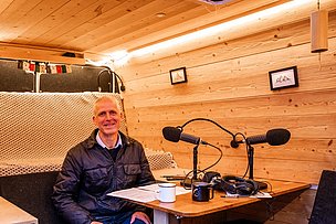 Max Hillmeier, Tourismusdirektor von Bad Hindelang im Podcastbus