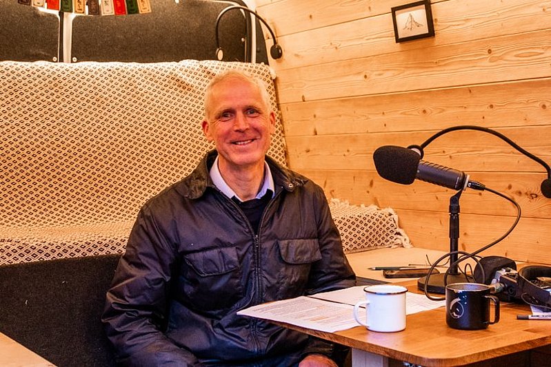 Max Hillmeier, Tourismusdirektor von Bad Hindelang im Podcastbus