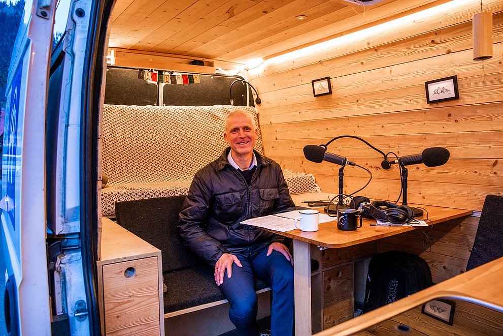 Max Hillmeier, Tourismusdirektor von Bad Hindelang im Podcastbus