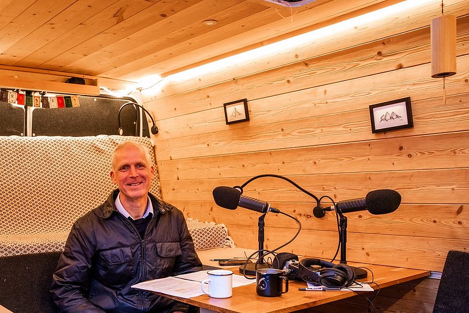 Max Hillmeier, Tourismusdirektor von Bad Hindelang im Podcastbus