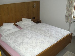 46093