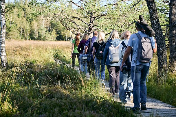 Gruppe auf Fotoexkursion im Wurzacher Ried