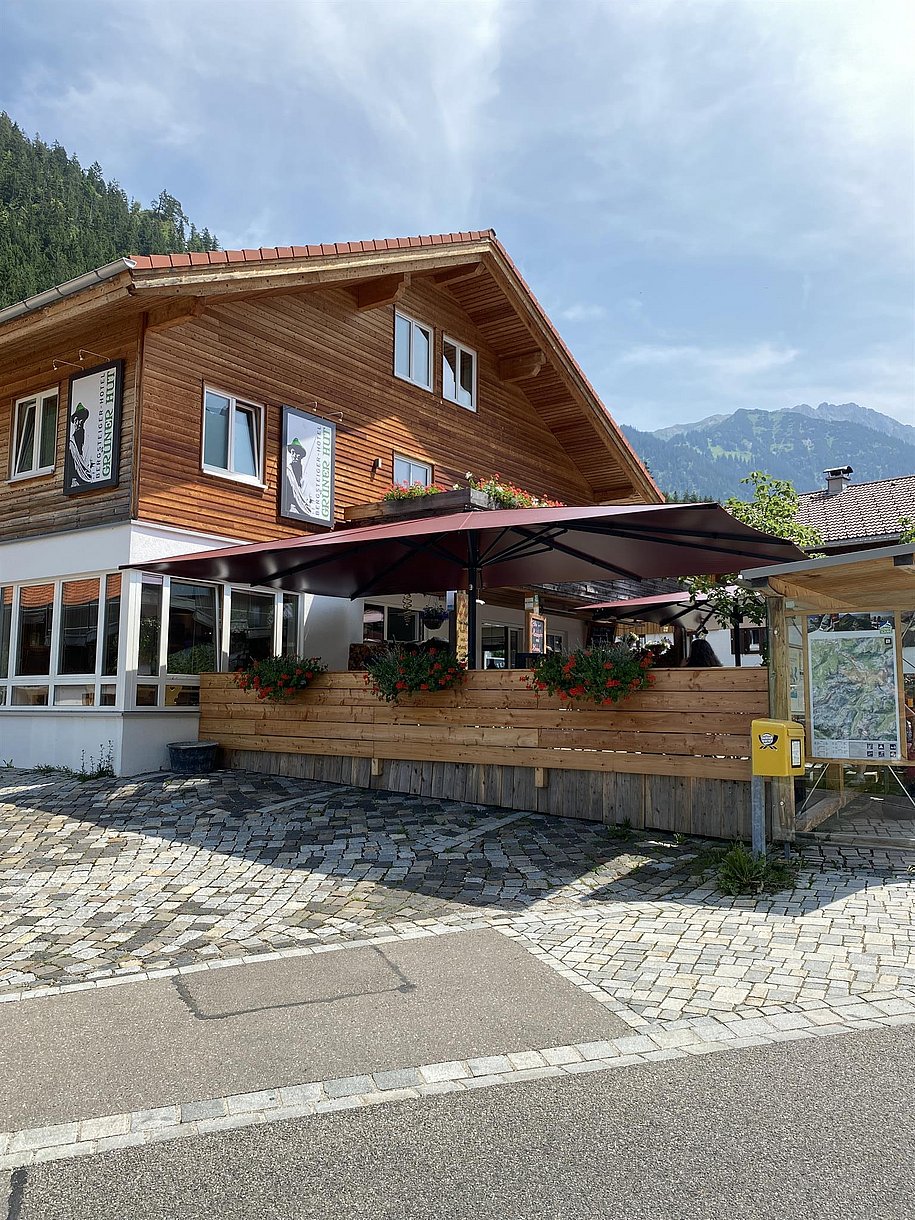 Ansicht Zusatzterrasse im Sommer