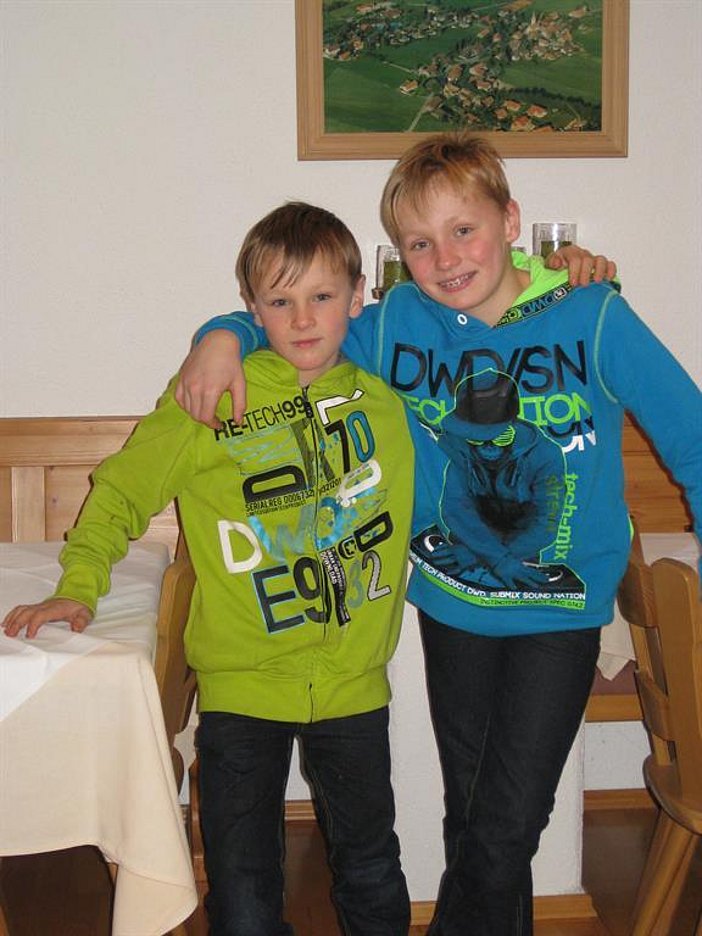 Die 2 jungen Kennerknechts