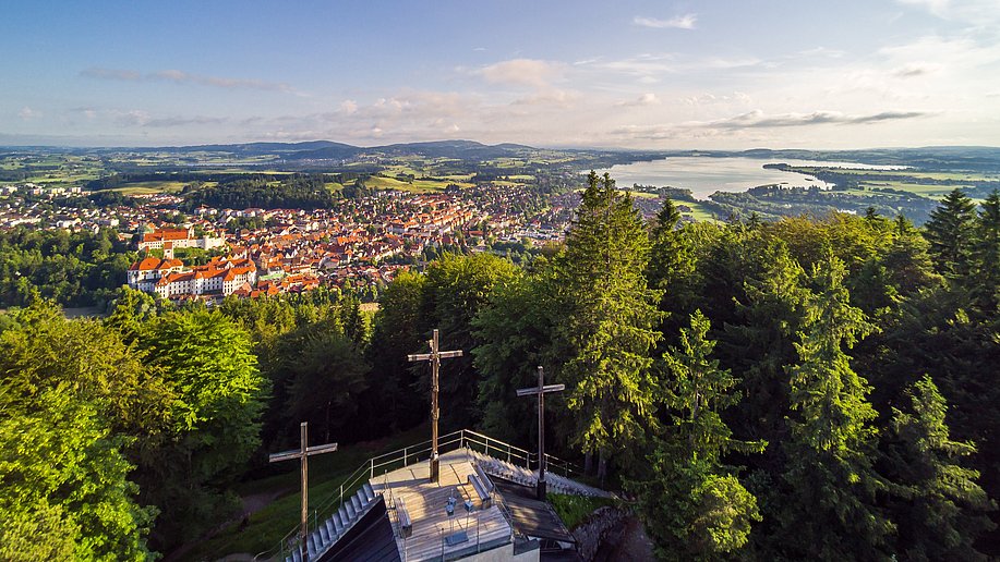 Ausblick vom Kalvarienberg auf Füssen und den Forggensee