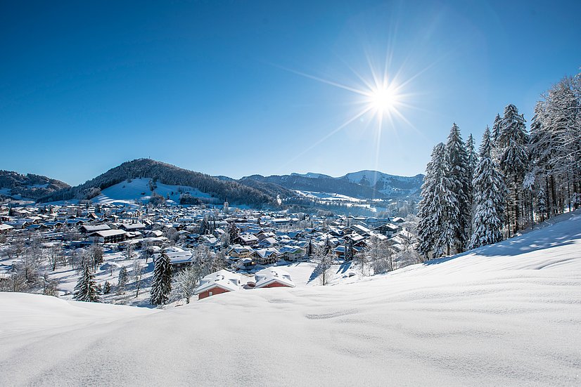Verschneites Obertaufen bei Sonnenschein mit Hochgrat im Hintergrund