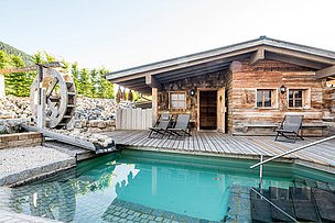 Außensauna mit Pool im Panoramahotel Oberjoch