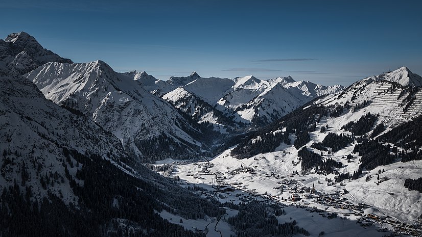 Verschneites Talende vom Kleinwalsertal