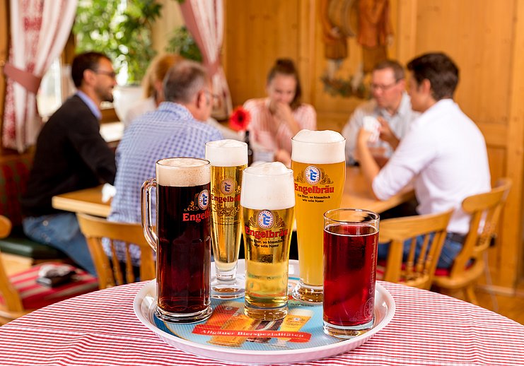 Bier auf dem Tablett