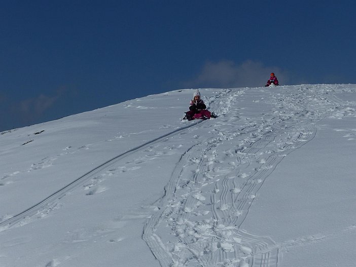 Schlittenfahren am Hausberg