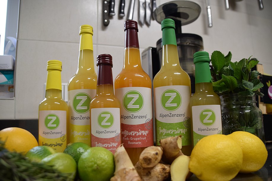 Sirups in Flaschen in der Alpen Zenzero Manufaktur Sirups in Flaschen in der Alpen Zenzero Manufaktur