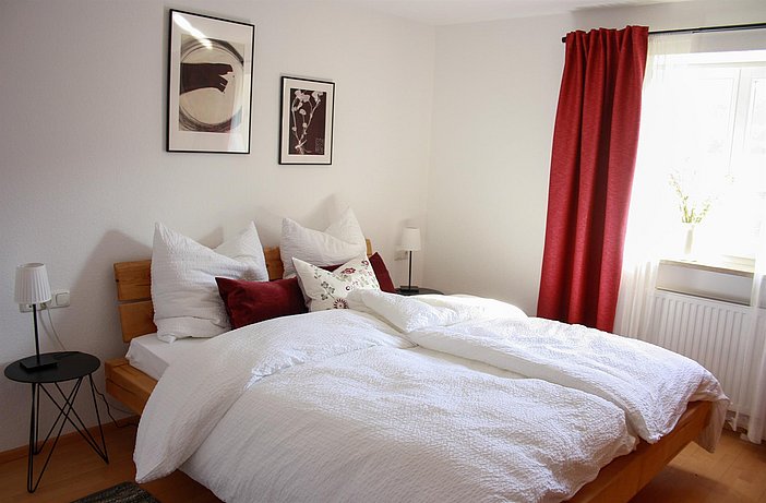 Schlafzimmer 1