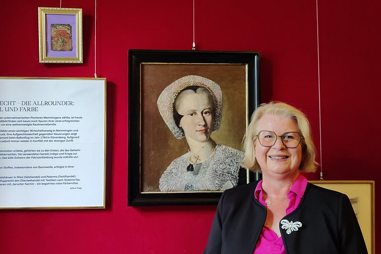 Sabine Rogg vor einem restaurierten Bild im Stadtmuseum Memmingen, dessen Patin sie ist. Sabine Rogg vor einem restaurierten Bild im Stadtmuseum Memmingen, dessen Patin sie ist.