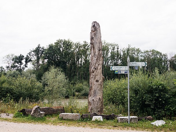 Schwemmholzsäule am Iller-Radweg