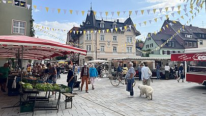 Gut besuchter Wochenmarkt in Isny