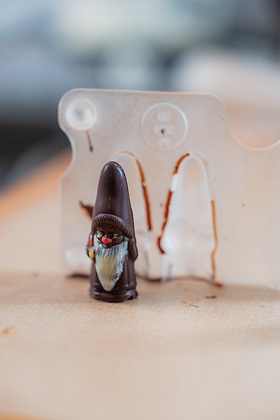Fertiger Schoko-Nikolaus frisch aus seiner Plastikform