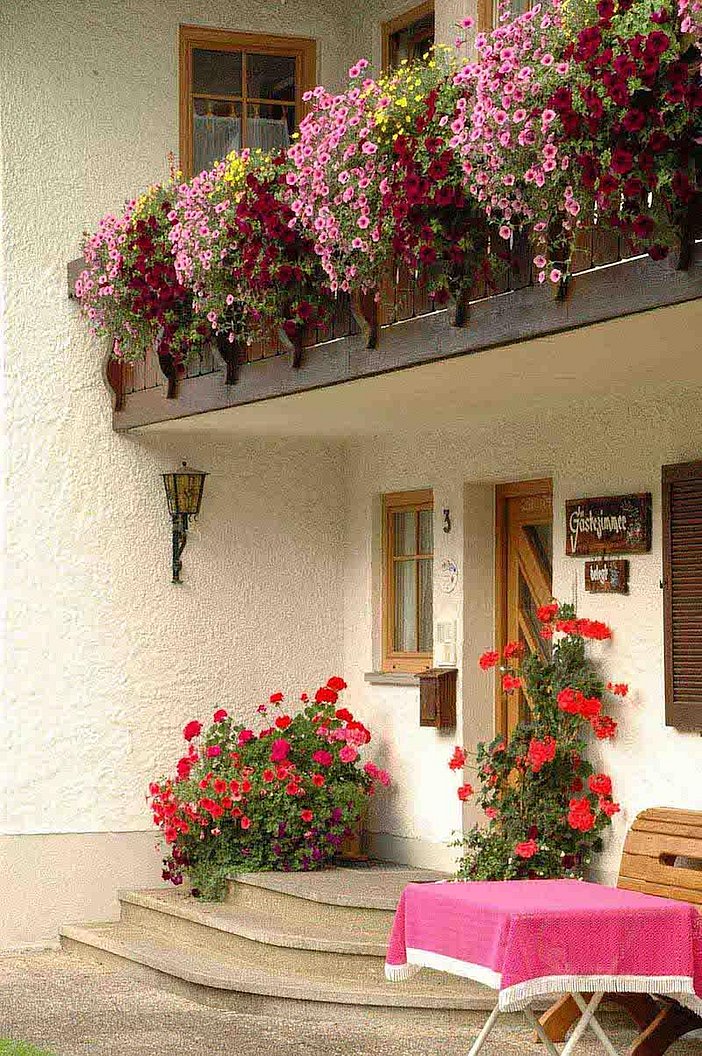 Eingang zum Gästehaus Mühlegg