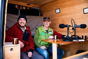 Simon und Tom, was braucht es, um draußen in der Natur sein Glück zu finden?