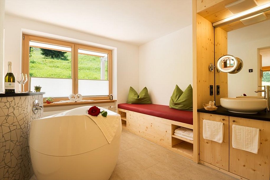 Badwanne Zirbe & Lehm Suite