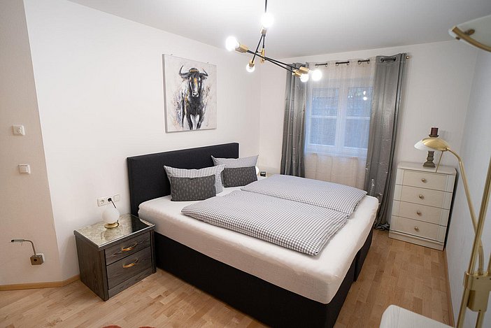 Schlafzimmer 1