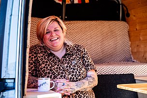 Spitzenköchin Nina Meyer im Podcast-Bus