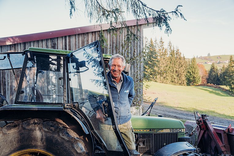 Franz Schöll mit seinem Traktor