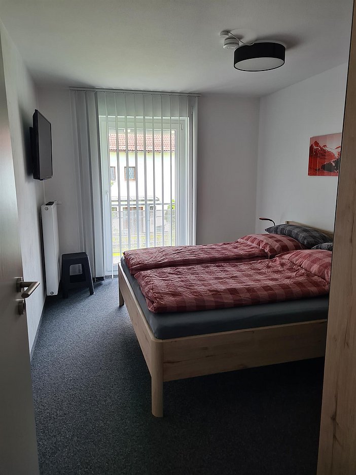 Schlafzimmer 2 OG Bild 1