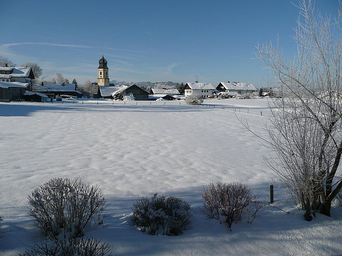 Blick von der Fewo aufs winterl. Dorfzentrum