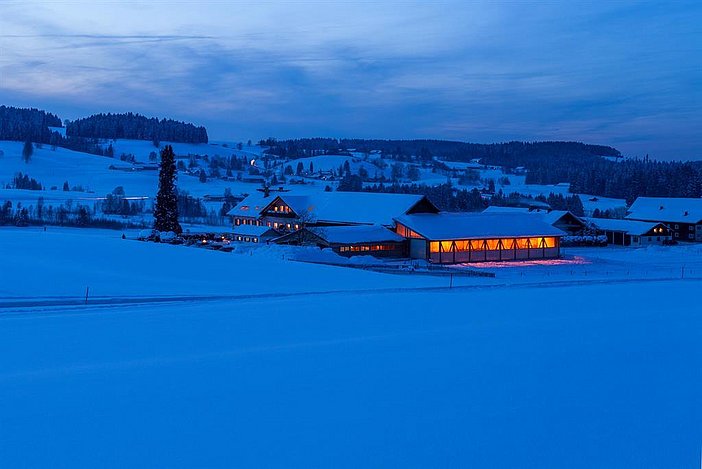 Schädlerhof Winter Nachtbild Stall 2016