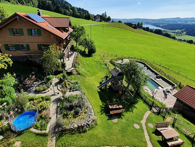 Kräuter- und Gesundheitshof Nessler mit Garten, Spielplatz und Schwimmteich