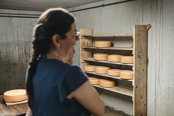 Nicht nur Käse steht im Hofladen der Familie Birk zum Verkauf