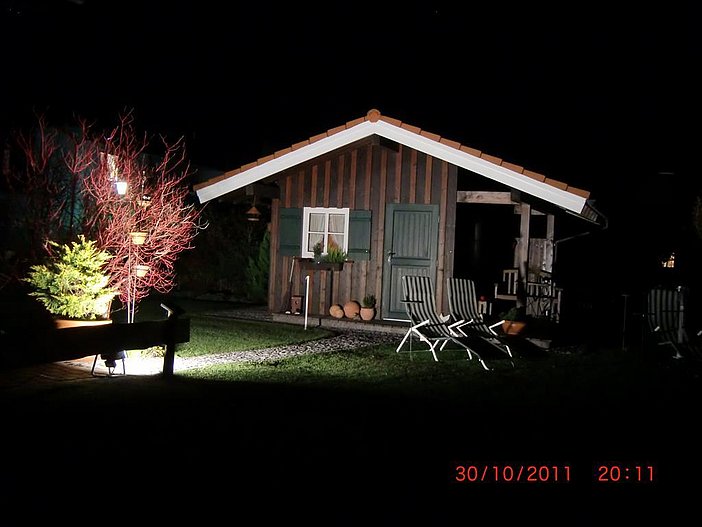 Gartenhaus bei Nacht