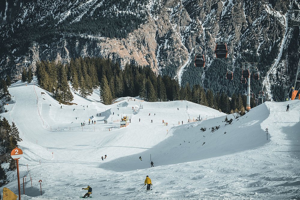 Wintersportler auf den Pisten am Fellhorn