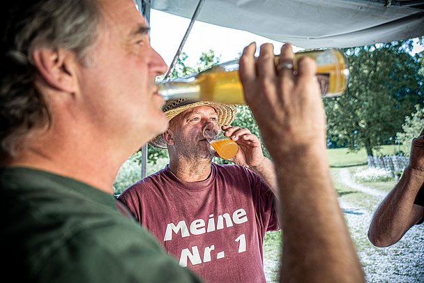 frischer geht es nicht, Saft direkt aus der mbbilen Saftmoschte genießen