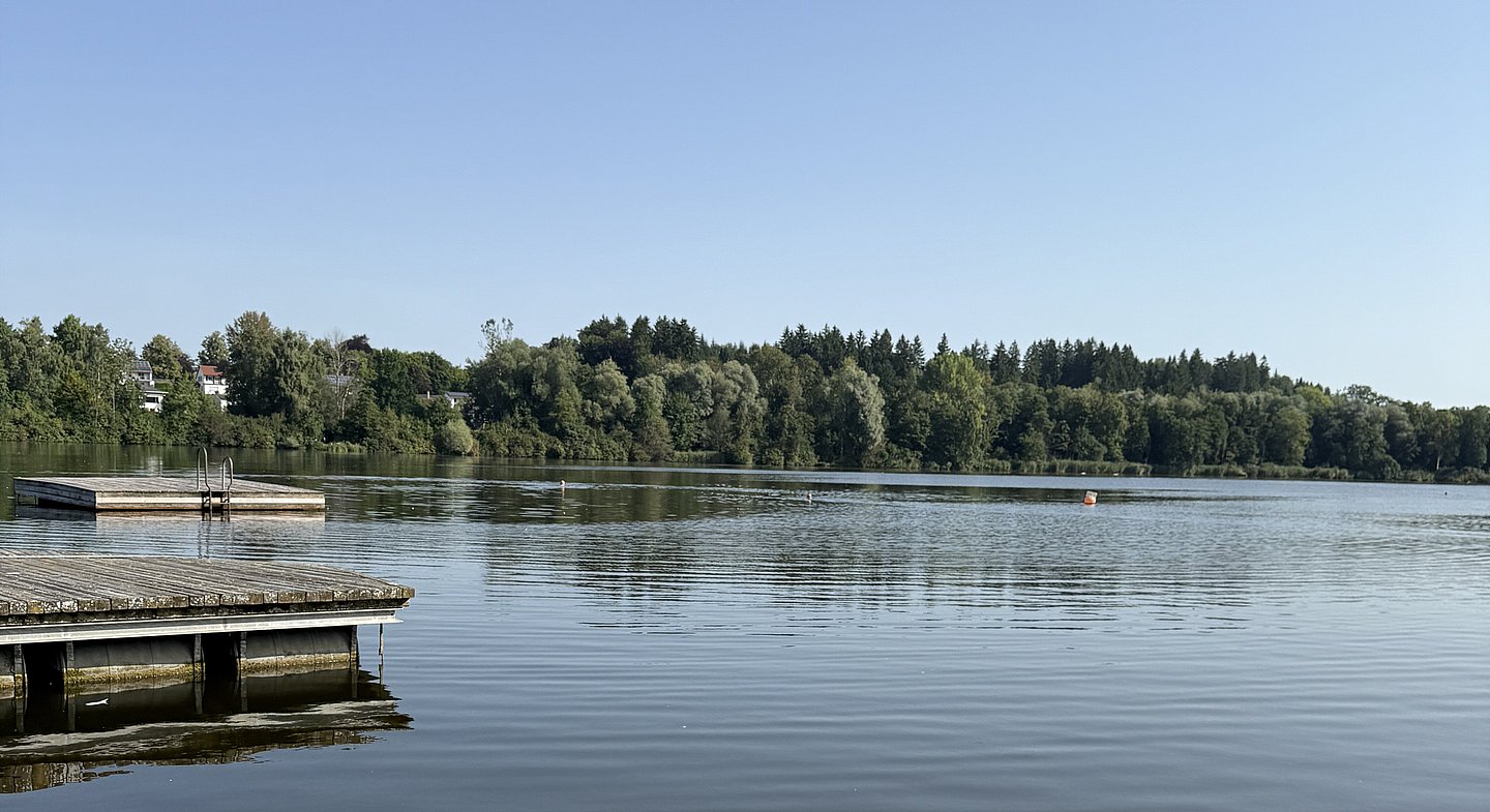 Schwimmende Plattform und Sprungbrett im Freibad Leutkirch Schwimmende Plattform und Sprungbrett im Freibad Leutkirch