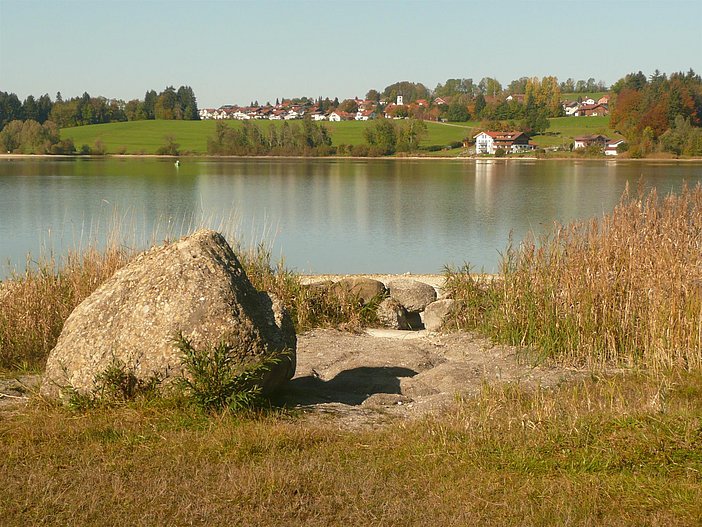 Blick vom Petersthaler Seeufer nach Moosbach