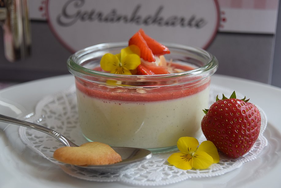 Holunder Panna Cotta aus Füssen im Allgäu 