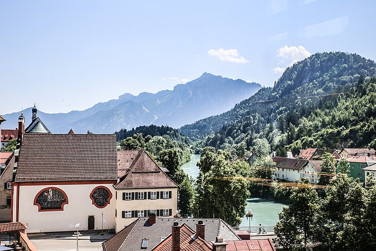 Blick auf Füssen im Allgäu von der St. Anna Kapelle 