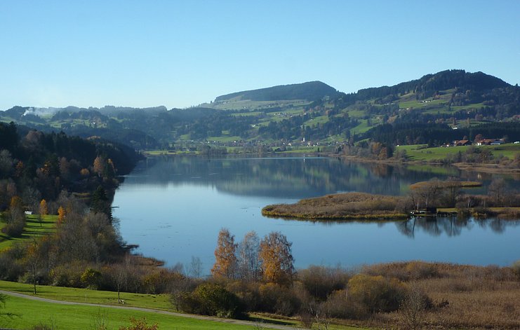 Waltenhofen_-_Niedersonthofener_See_und_Stoffelberg