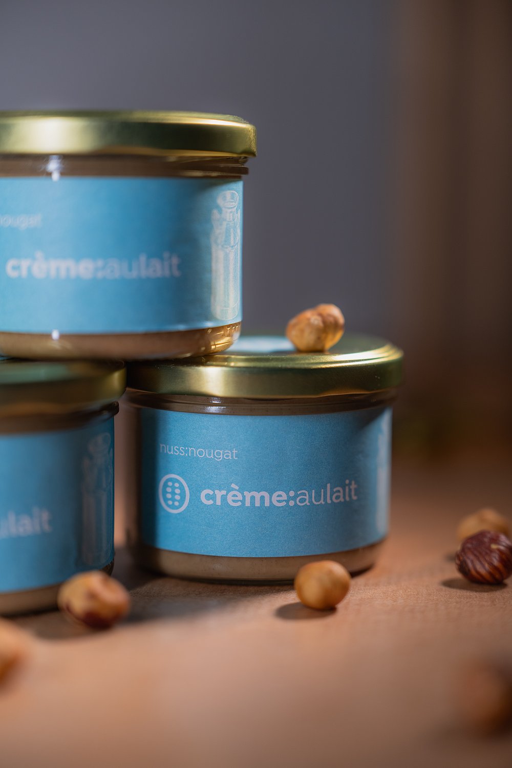 Drei Gläser mit Haselnuss-Aufstrich