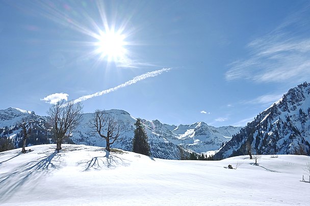 Verschneite Berglandschaft bei der Schwarzenberghütte