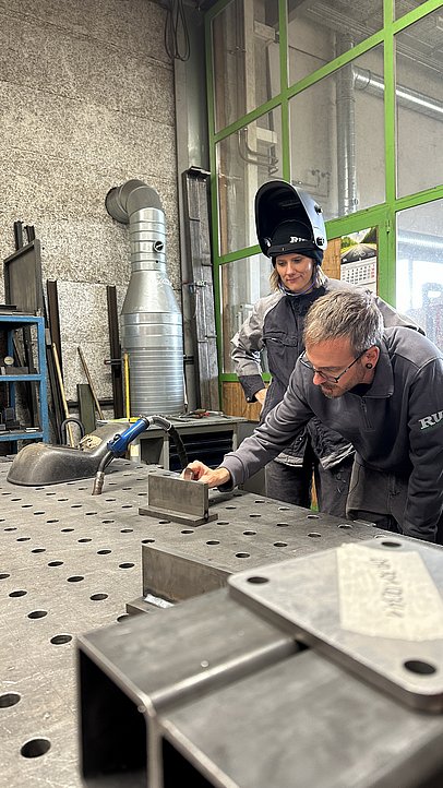 Mit der Lehre kann die Schweißnaht überprüft werden