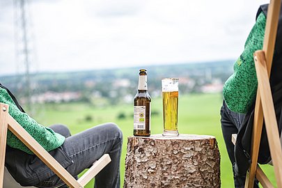 Fernsicht mit einem Glas Bier