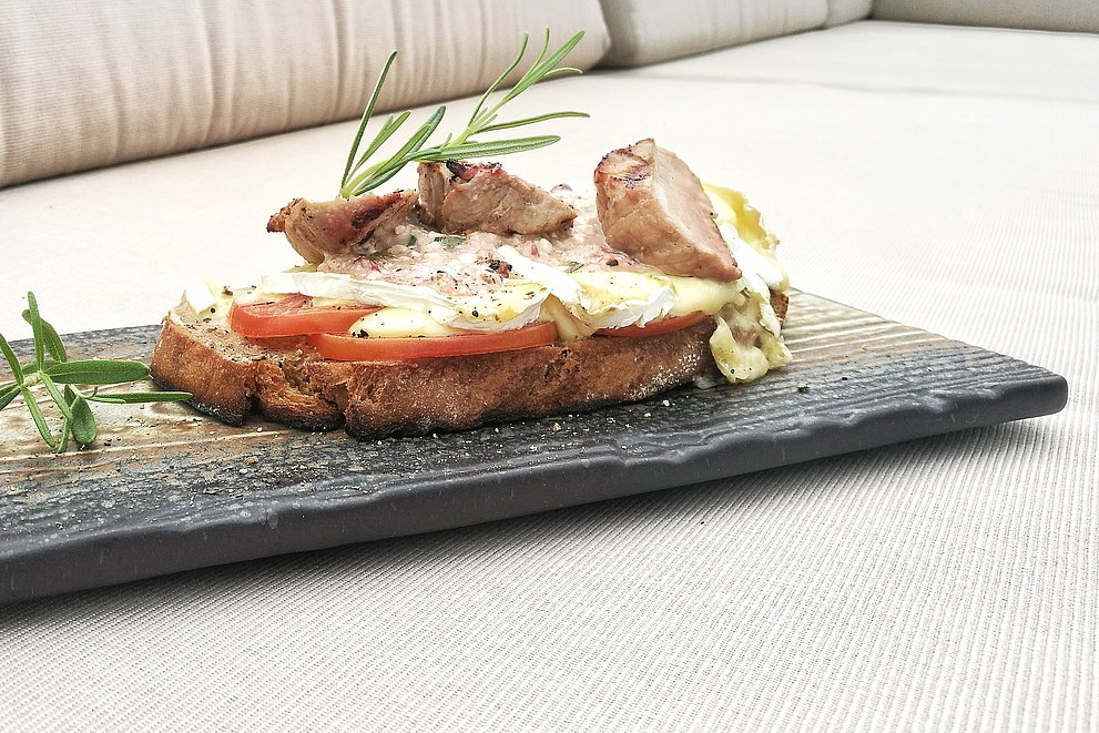 Gratinertes Hüttenbrot vom Grill nach einem Rezept von Christian Henze