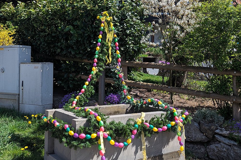 Geschmückter Osterbrunnen