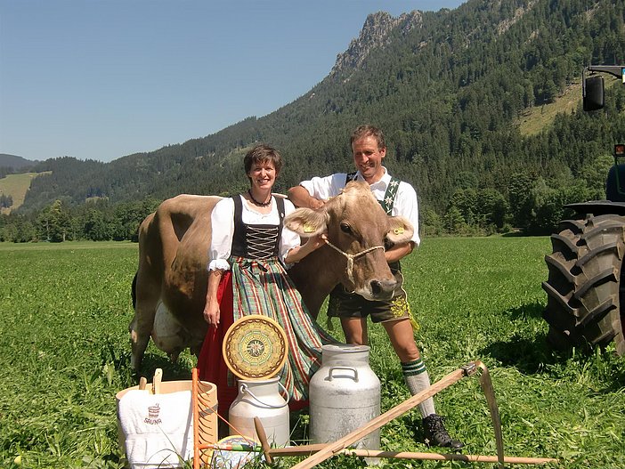 Franz und Barbara mit Kuh